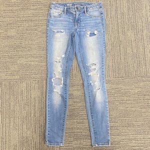 Destroyed denim jegging